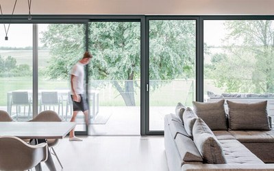 Hebeschiebetür von Internorm: grenzenloser Blick – reibungsloses Öffnen